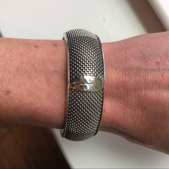 Silver Texture Bangle Clasp - Picture 4 of 4
